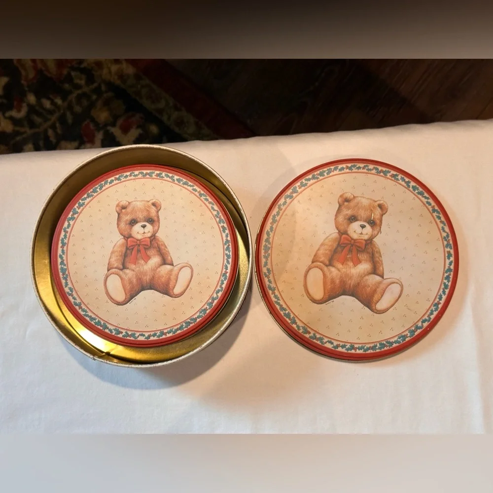 Vintage Christmas Cookie Tins Christmas‎ Around the World (House of Lloyd)